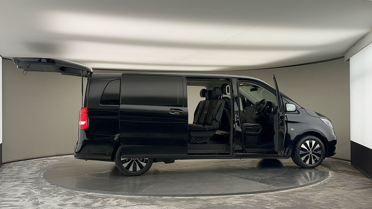 More views of Mercedes-Benz Vito