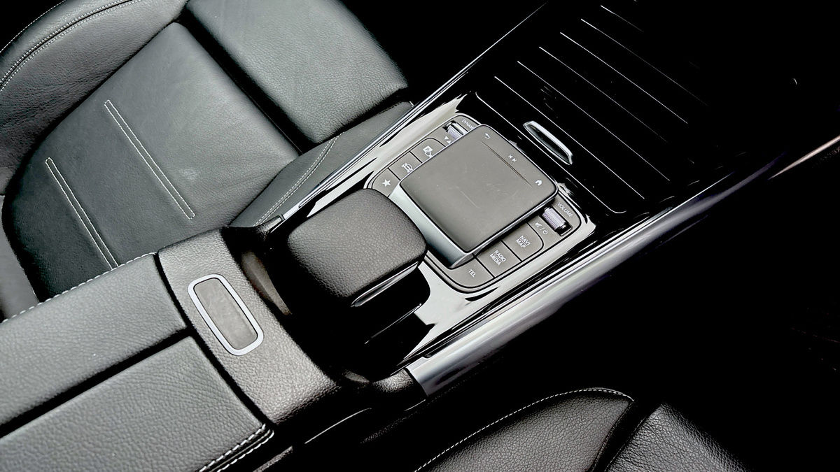 Mercedes-Benz GLA Image 9