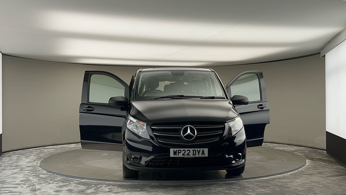 More views of Mercedes-Benz Vito