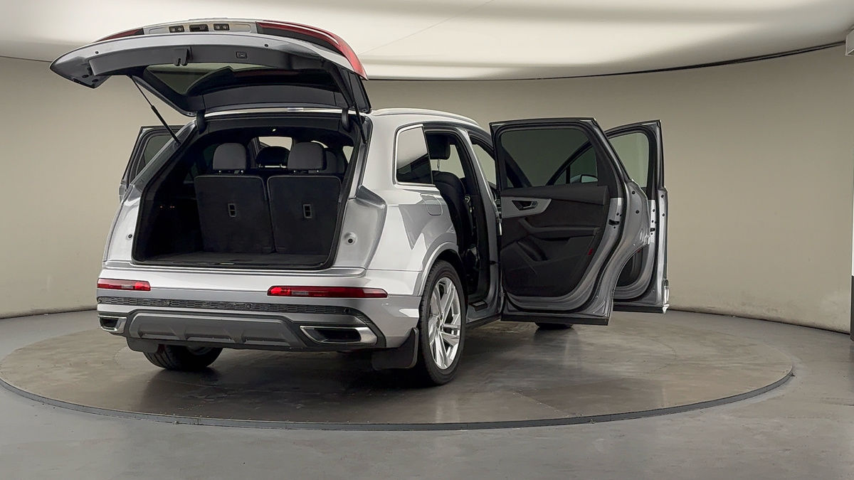 More views of Audi Q7