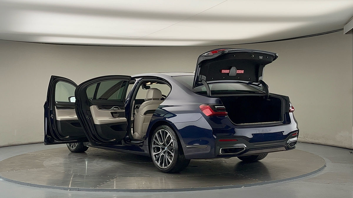 BMW 7 Series Image 23