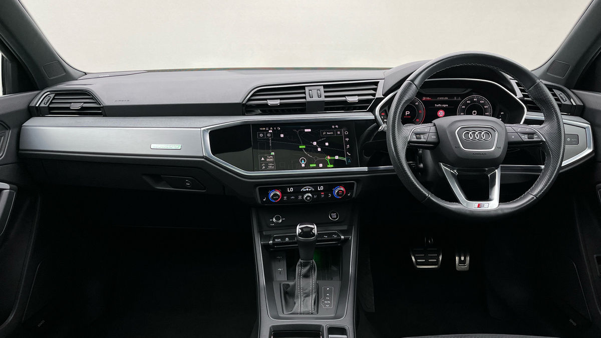 Audi Q3 Image 12