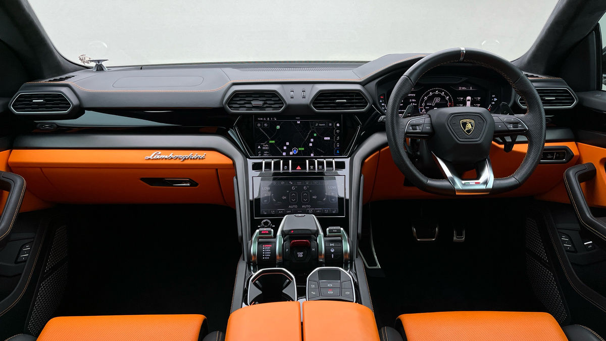 Lamborghini Urus Image 12