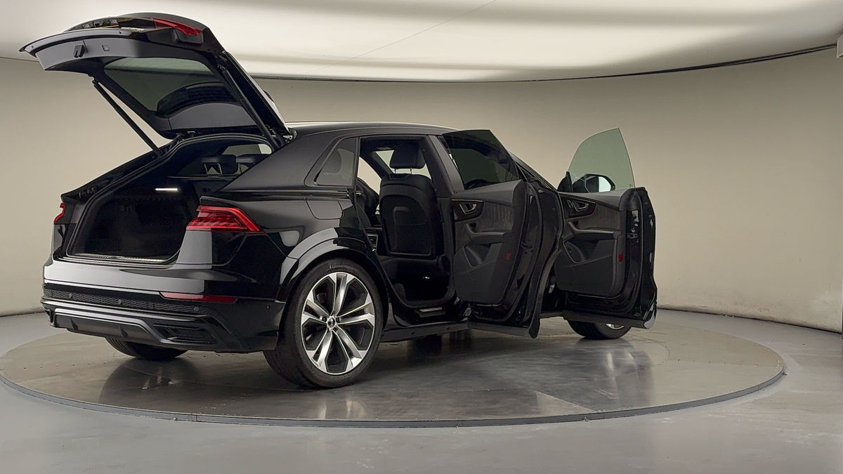 More views of Audi Q8
