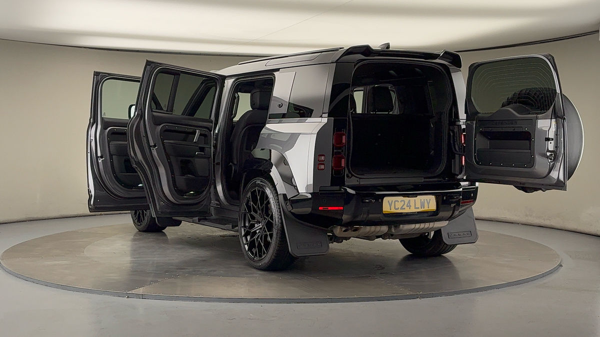 Land Rover Defender 110 Urban Image 23