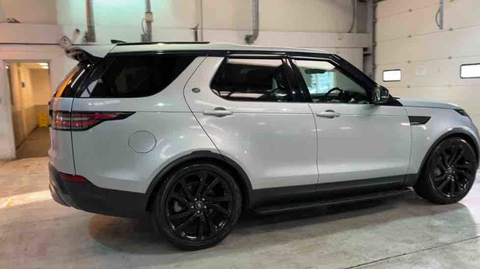 More views of Land Rover Discovery