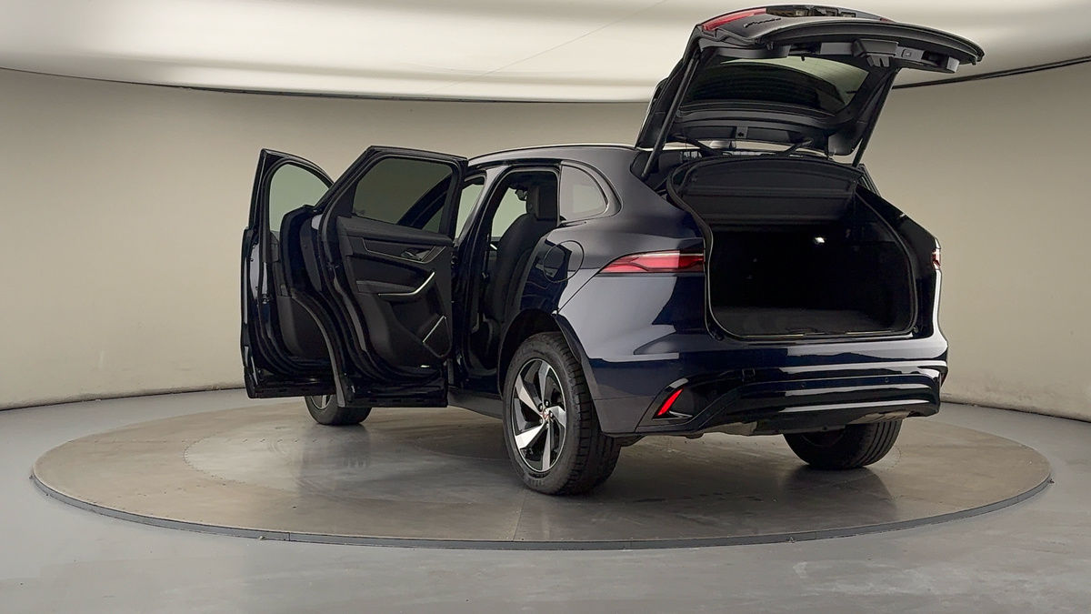 Jaguar F-PACE Image 23