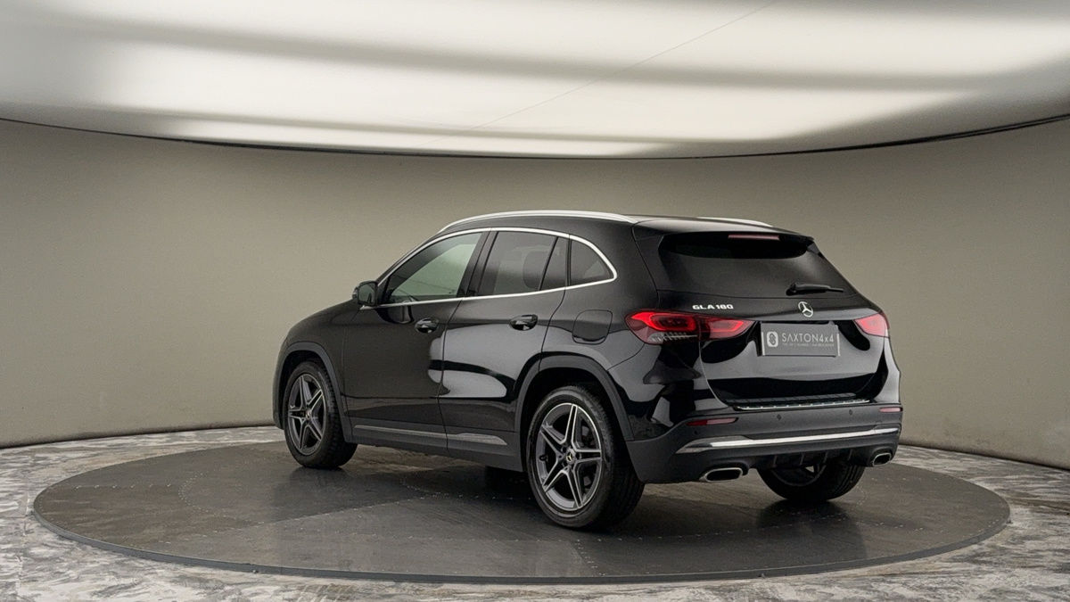 Mercedes-Benz GLA Image 2