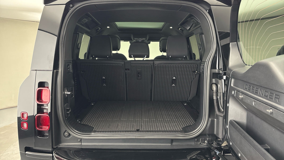 Land Rover Defender 110 Urban Image 11
