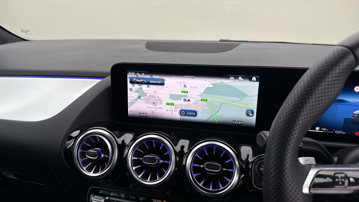 Mercedes-Benz GLA Image 18