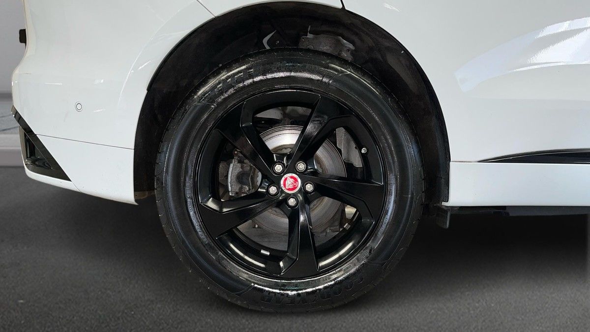 Jaguar F-PACE Image 10