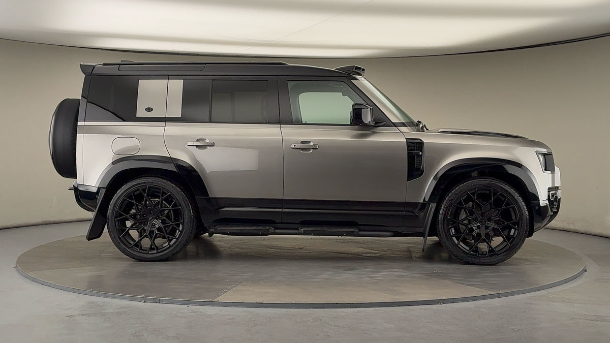 Land Rover Defender 110 Urban Image 32