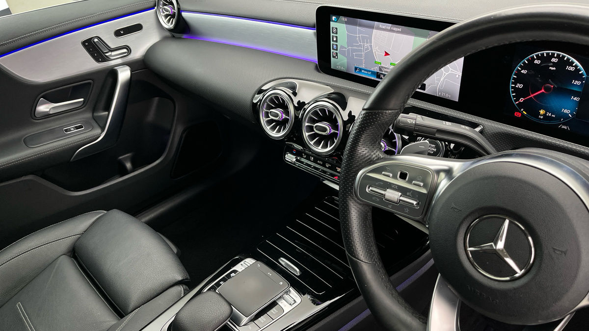 Mercedes-Benz CLA Image 18