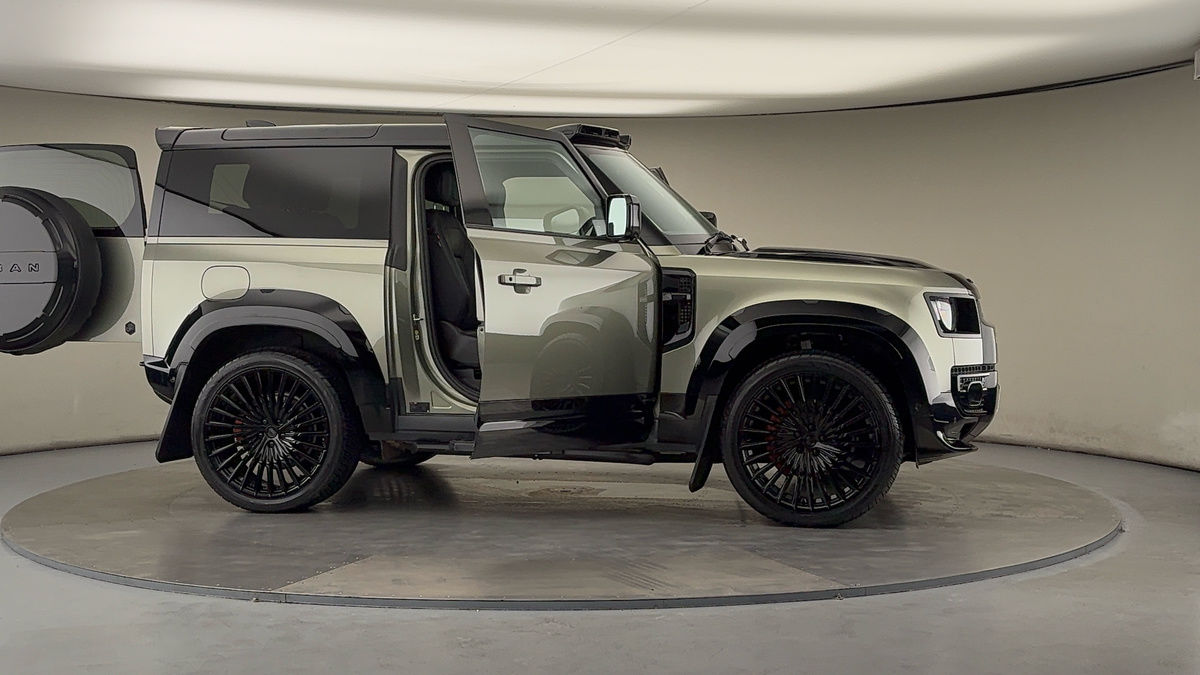 More views of Land Rover Defender 90