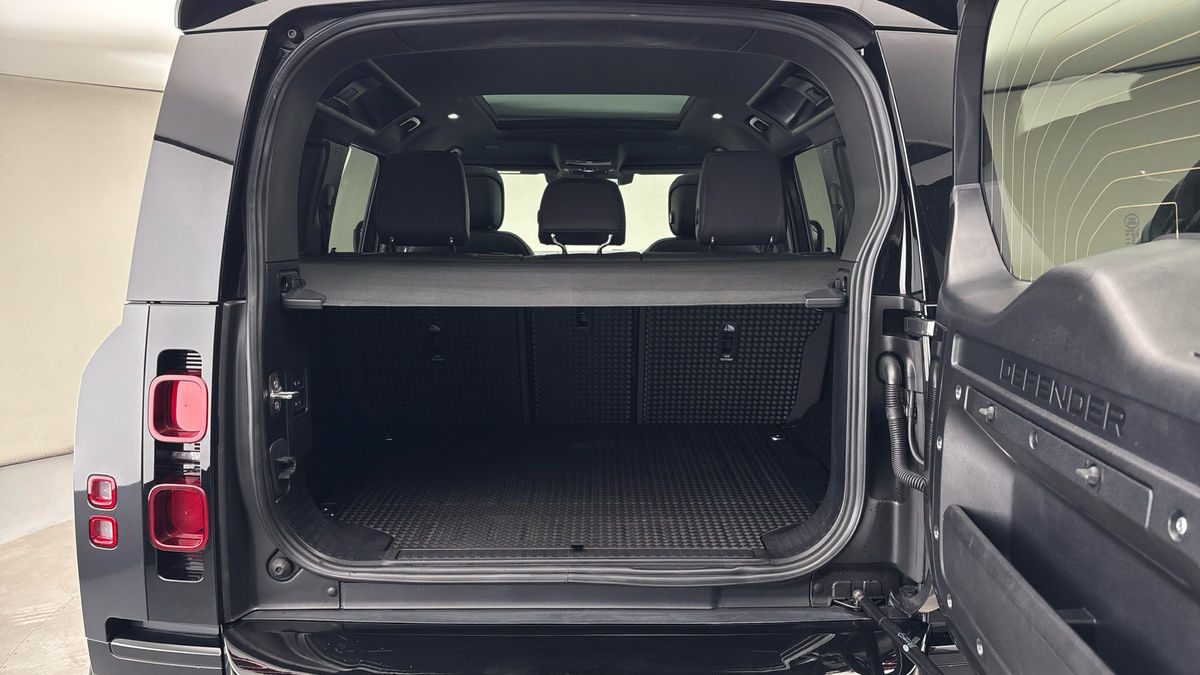 Land Rover Defender 110 Urban Image 22