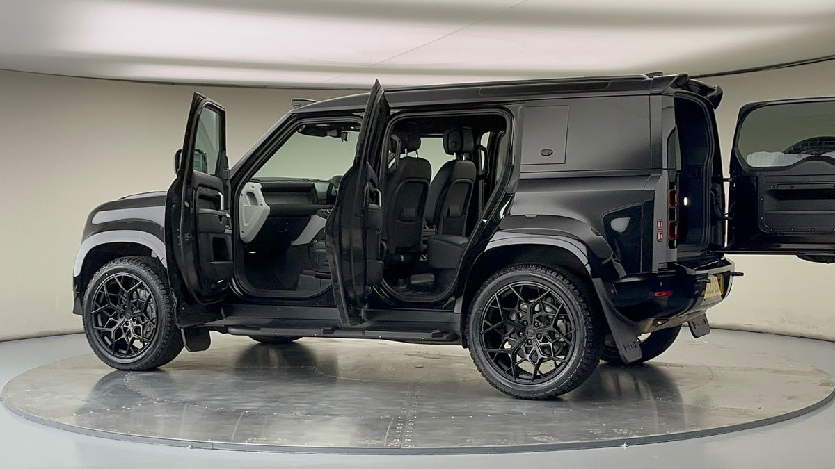 More views of Land Rover Defender 110