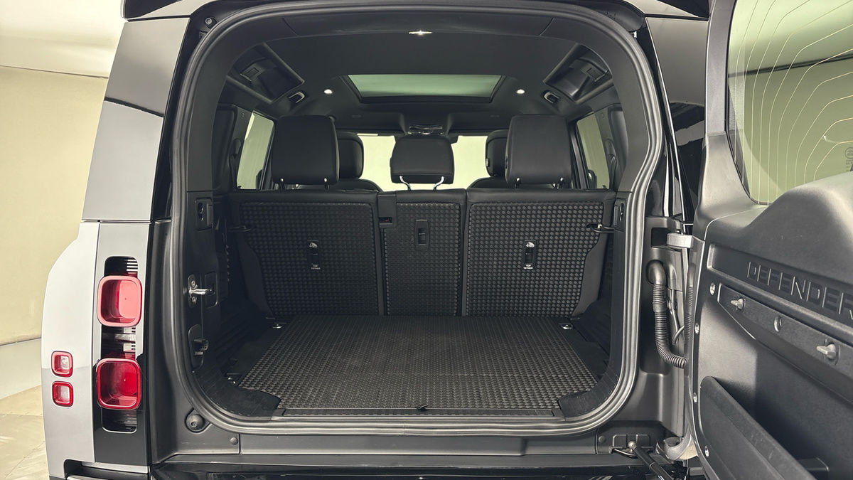 Land Rover Defender 110 Urban Image 11