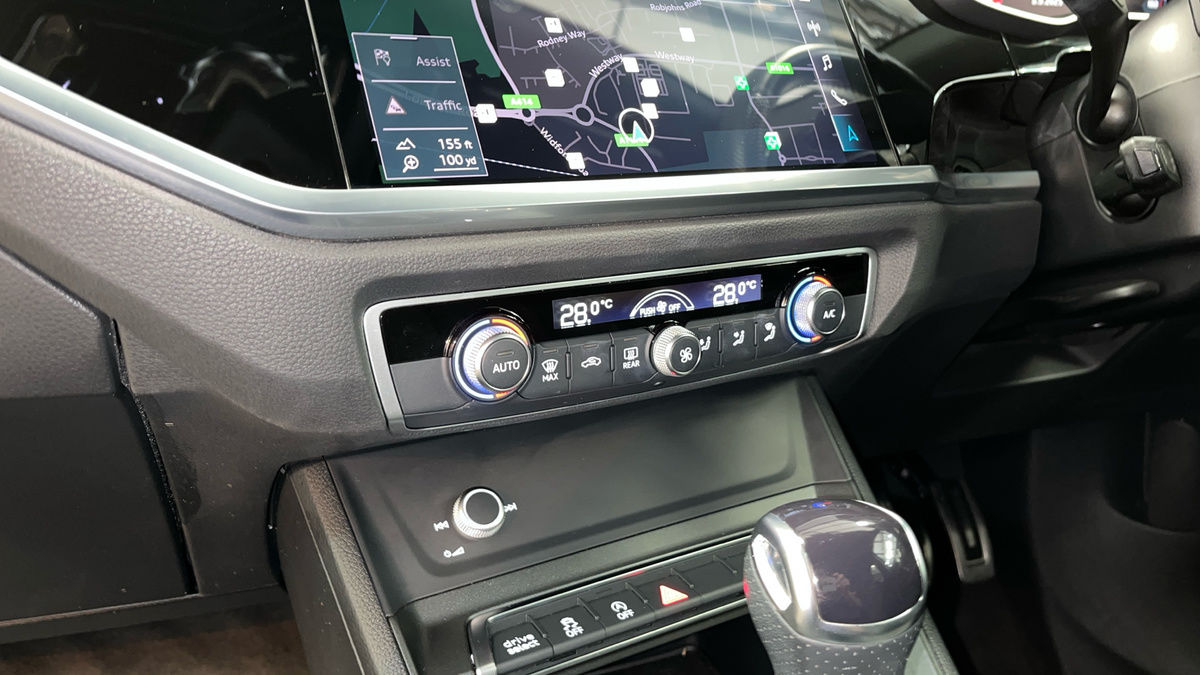 Audi Q3 Image 6