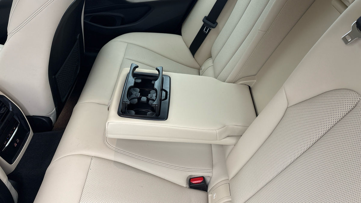 BMW 3 Series Image 9
