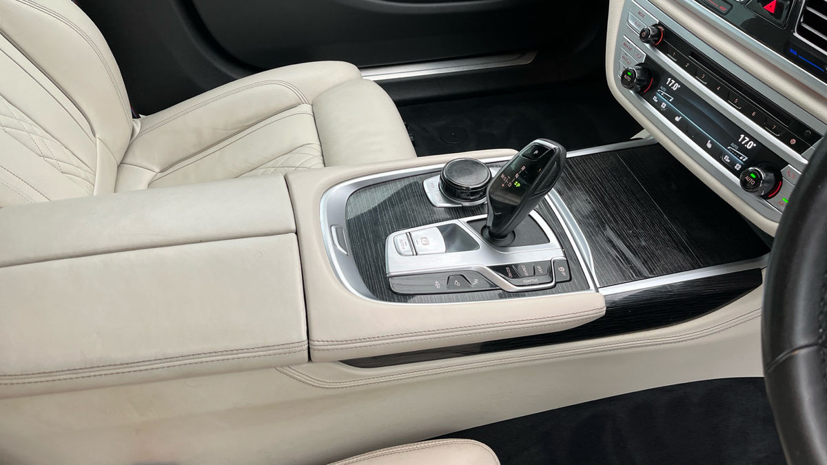BMW 7 Series Image 18