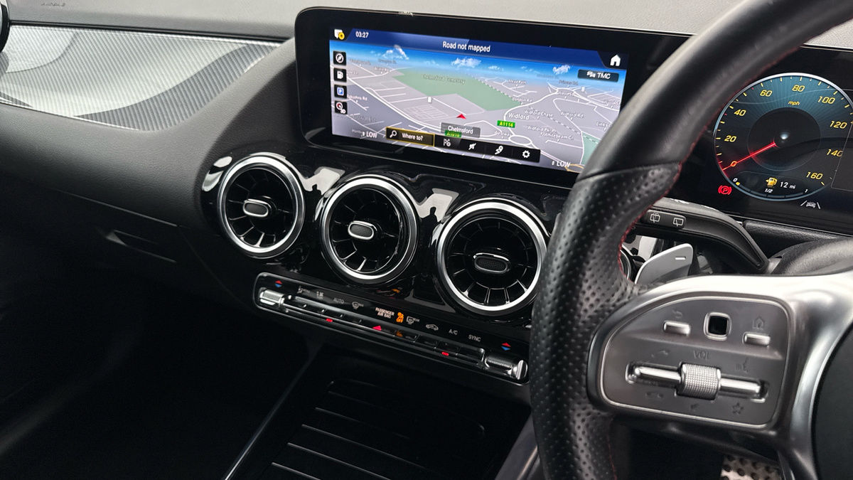 Mercedes-Benz GLA Image 19
