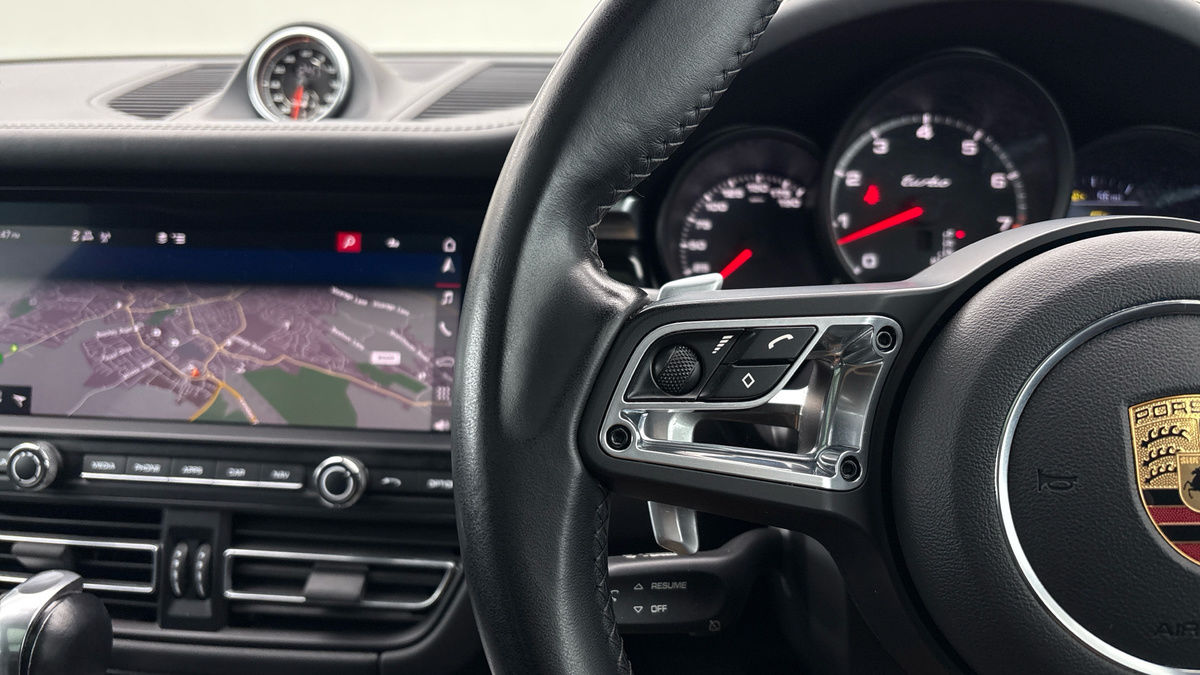 Porsche Macan Image 13