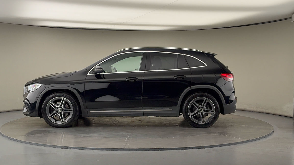 Mercedes-Benz GLA Image 15