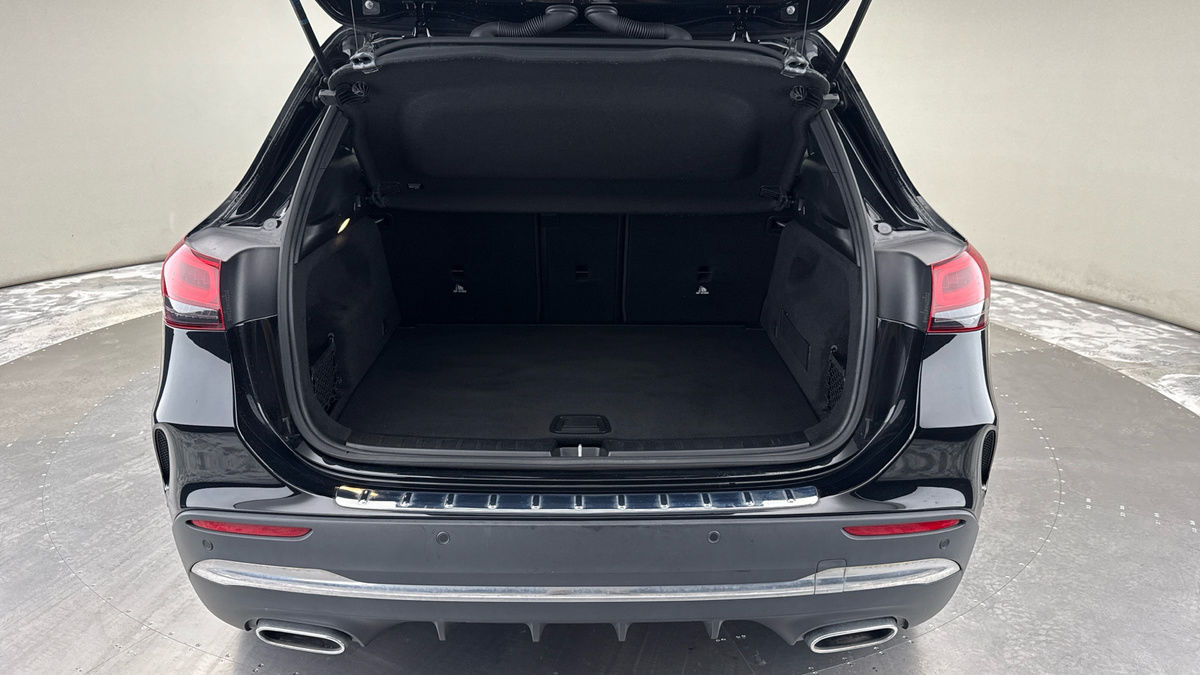 Mercedes-Benz GLA Image 11