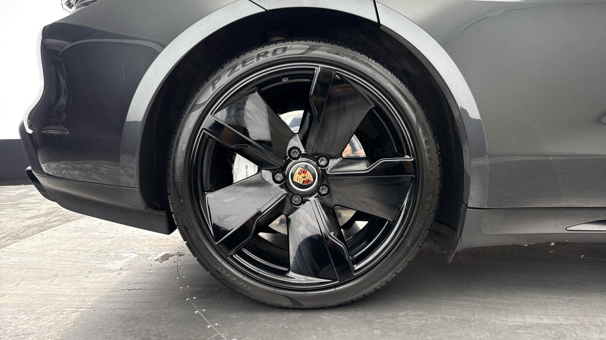 Porsche Taycan Image 8