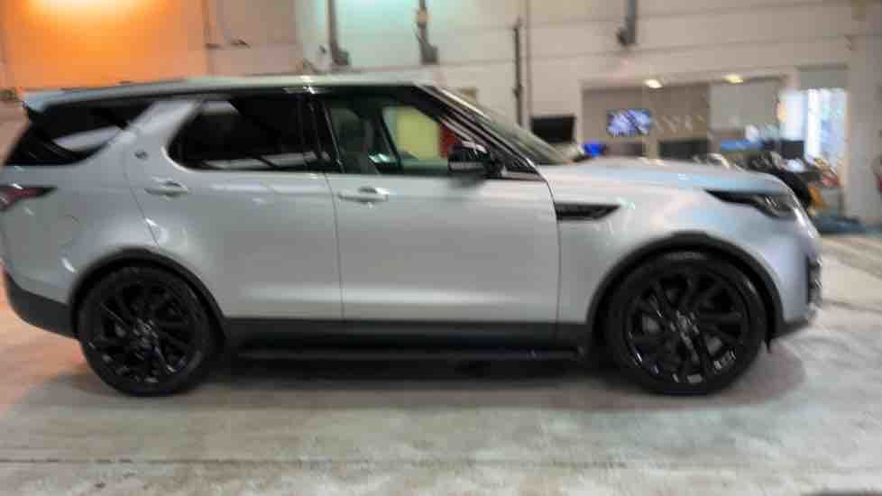 More views of Land Rover Discovery