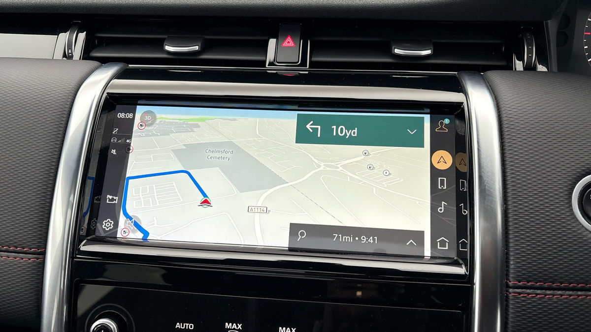 Land Rover Discovery Sport Image 17