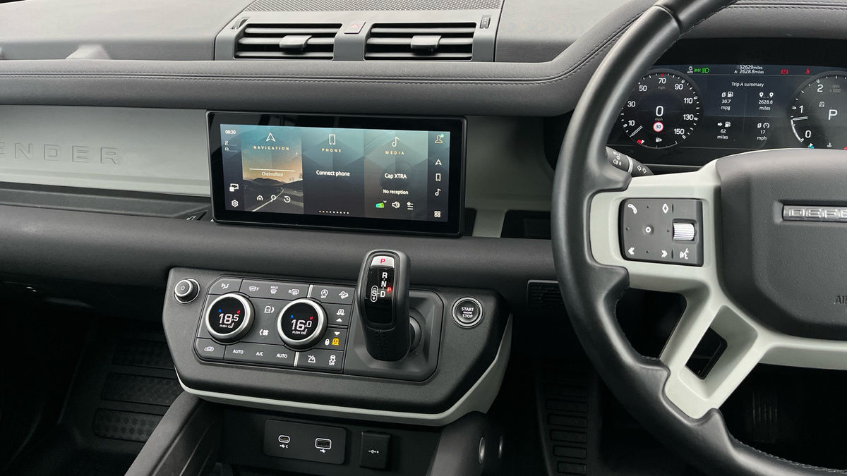 Land Rover Defender 110 Image 13
