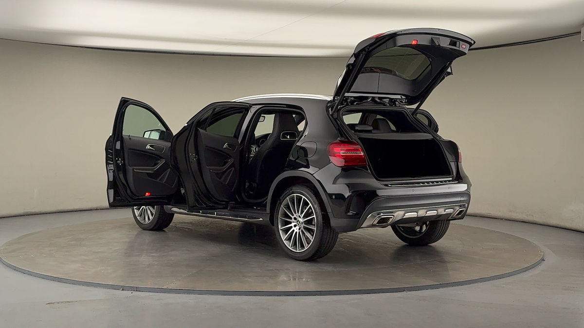 More views of Mercedes-Benz GLA