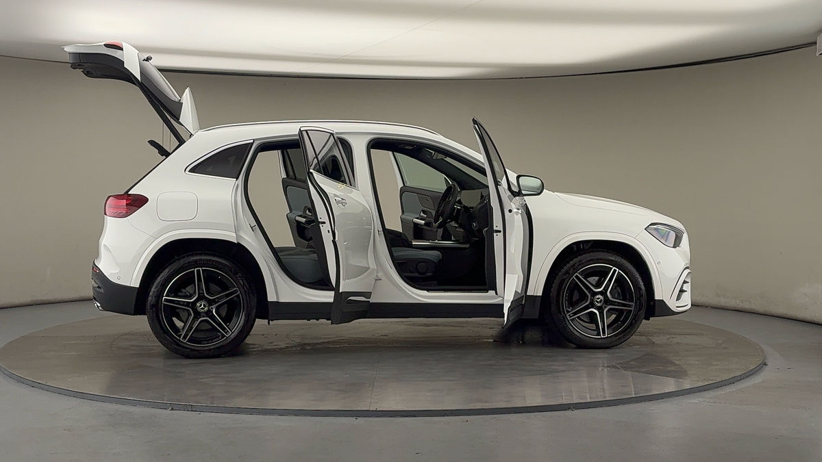 More views of Mercedes-Benz GLA