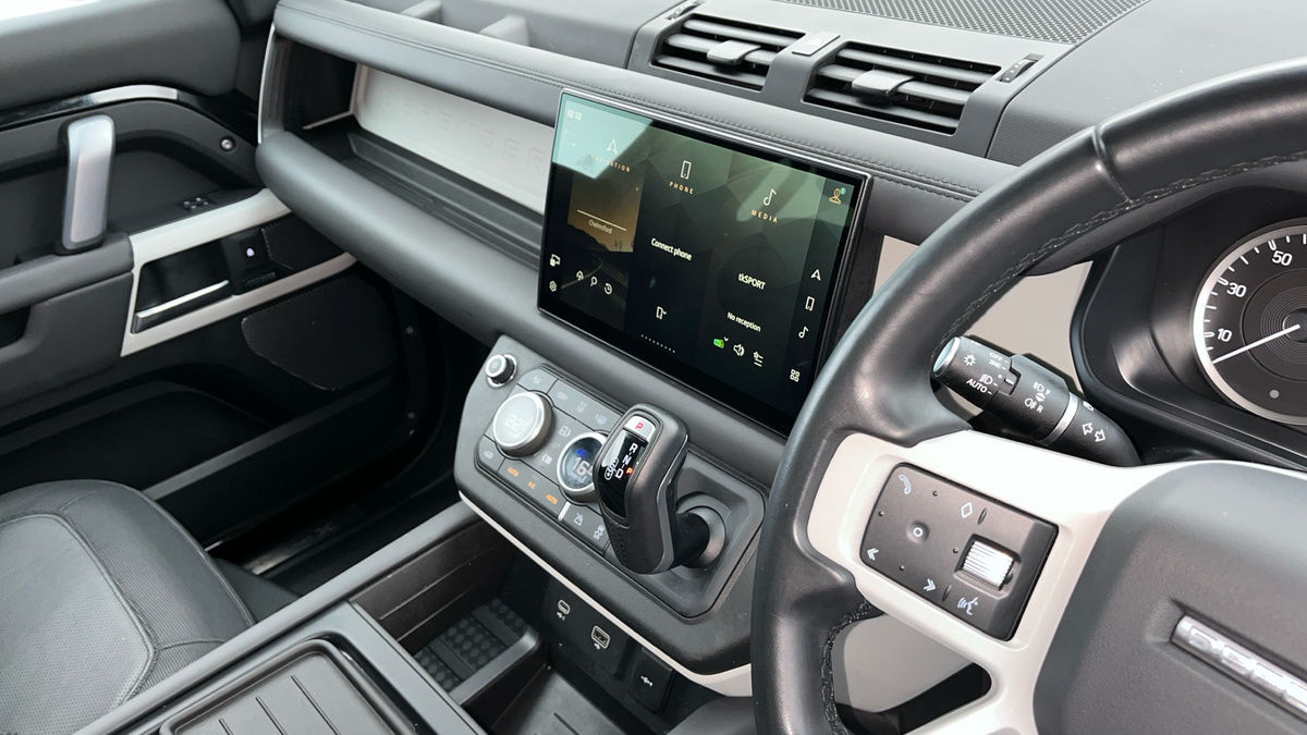 Land Rover Defender 110 Urban Image 18