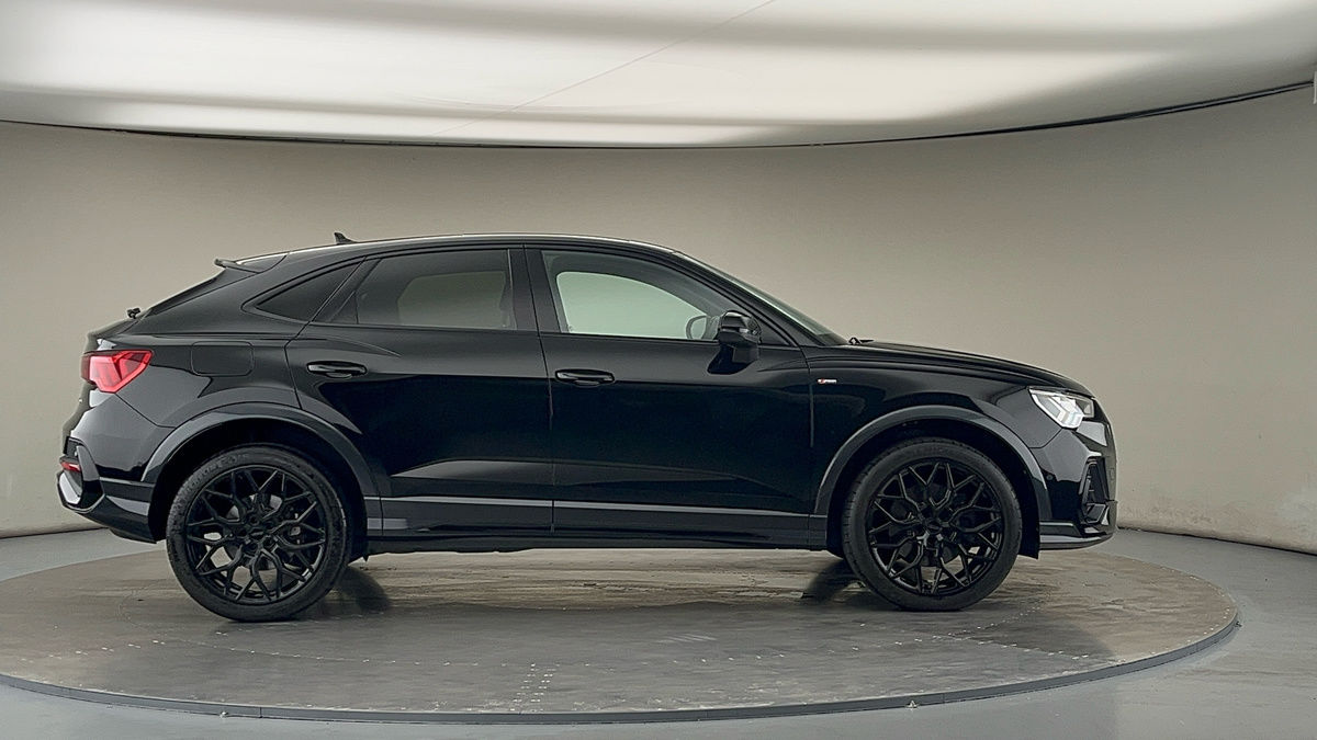 Audi Q3 Image 16