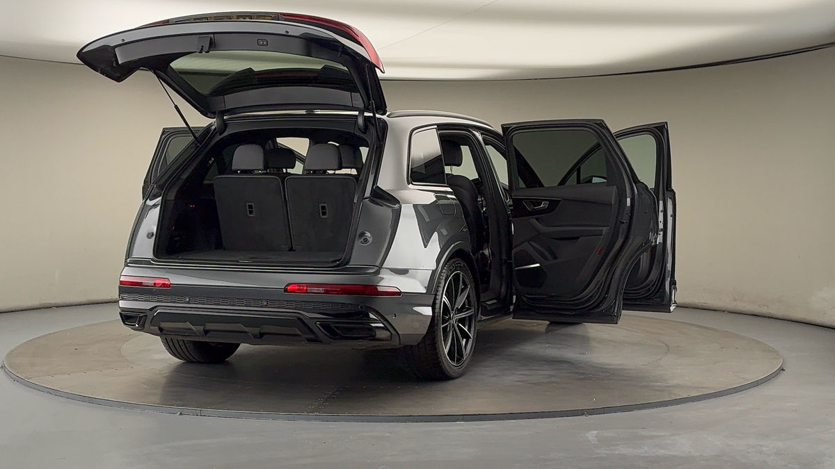 More views of Audi Q7