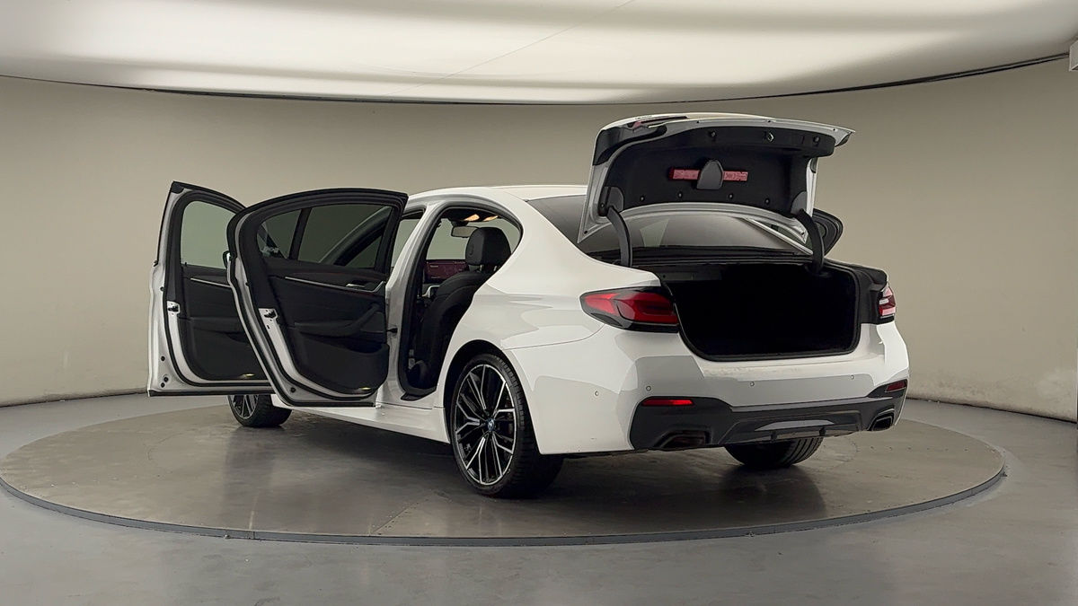 BMW 5 Series Image 23