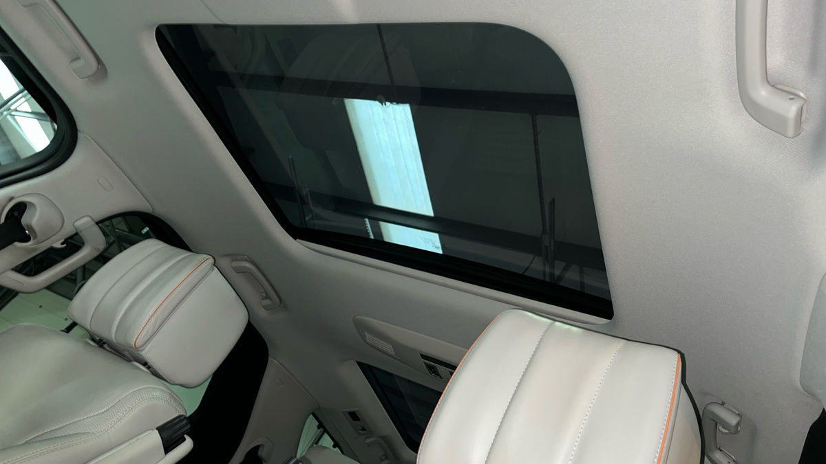 Land Rover Discovery Image 6