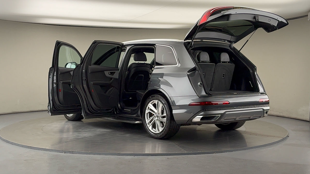More views of Audi Q7