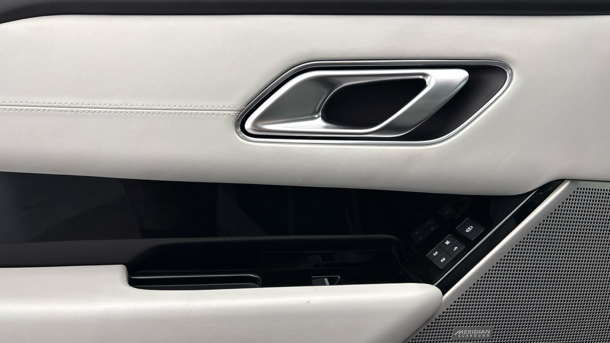 Land Rover Range Rover Velar Image 19