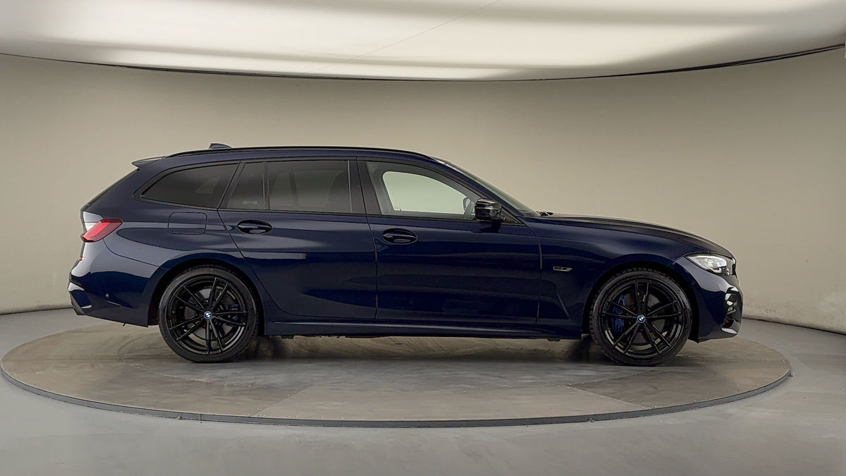 BMW 3 Series Image 16