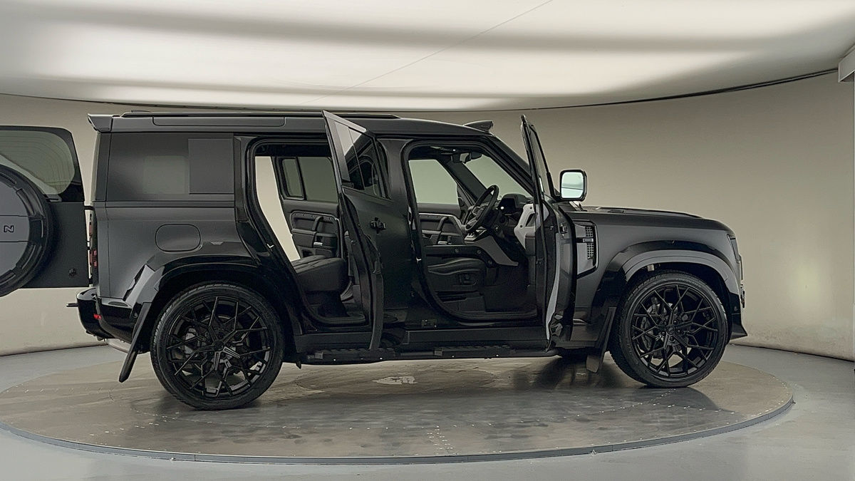 More views of Land Rover Defender 110
