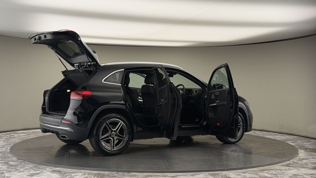 More views of Mercedes-Benz GLA