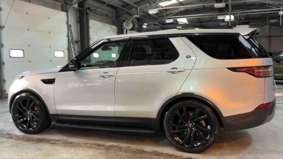 More views of Land Rover Discovery