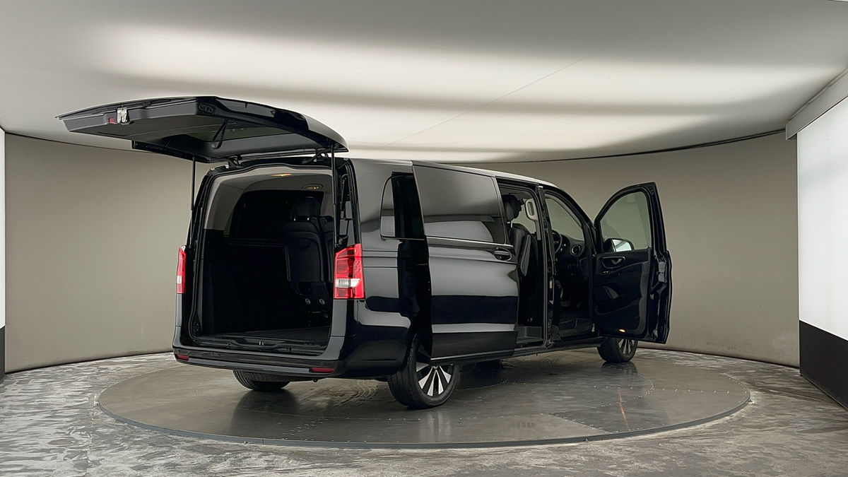 More views of Mercedes-Benz Vito