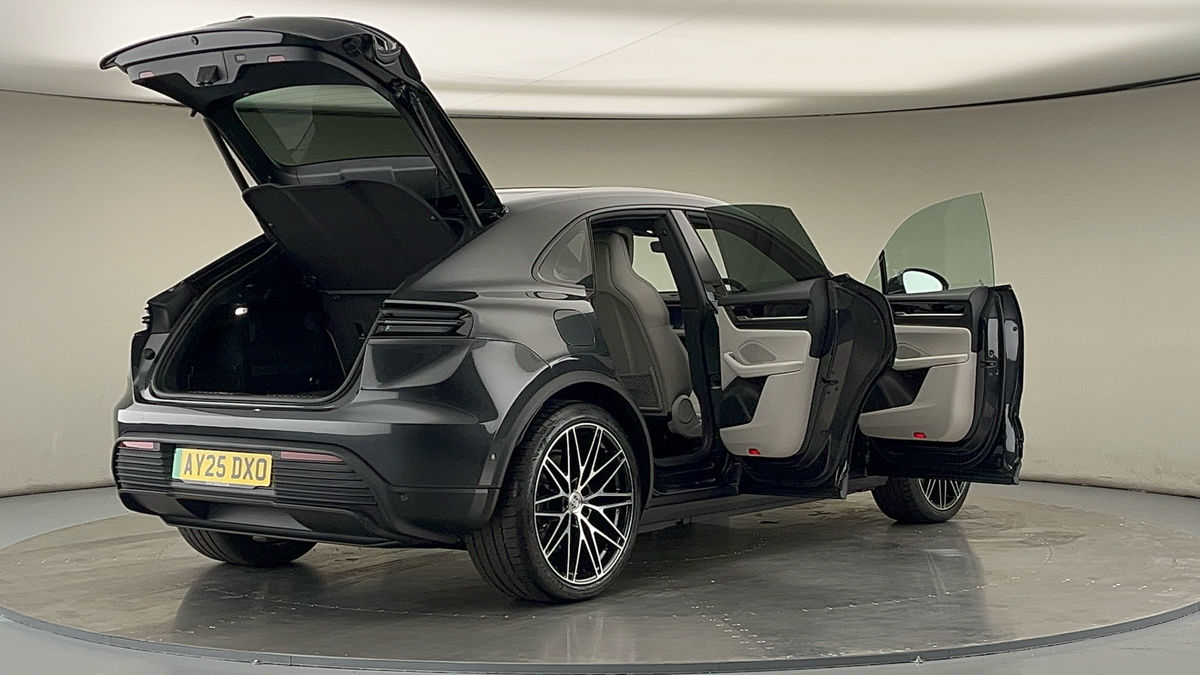 More views of Porsche Macan