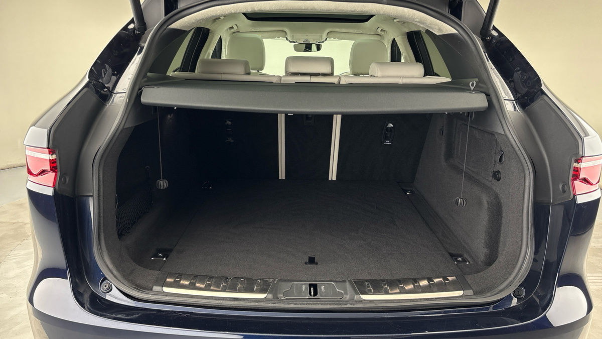 Jaguar F-PACE Image 11
