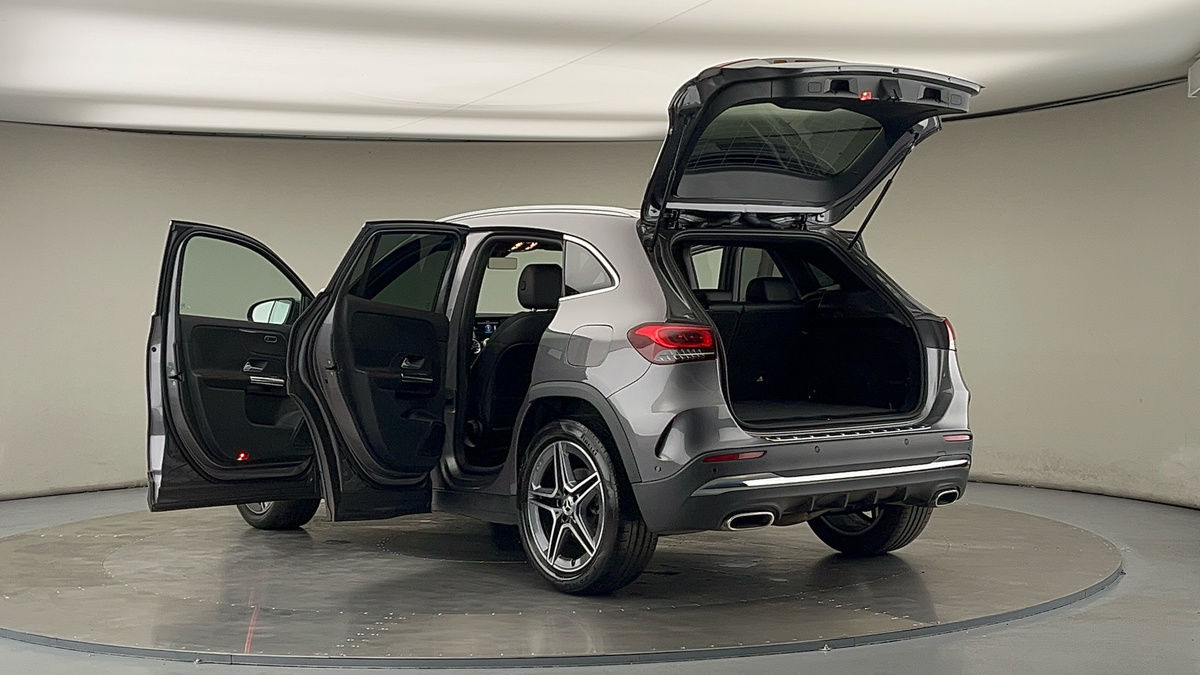 Mercedes-Benz GLA Image 23