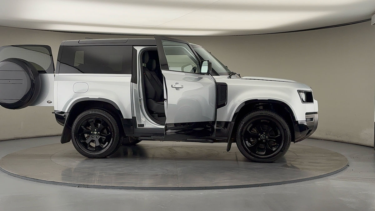 More views of Land Rover Defender 90